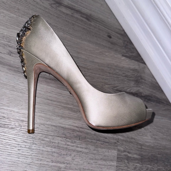 Badgley Mischka Kiara Embellished Ivory
Peep-toe Pump - Picture 11 of 15